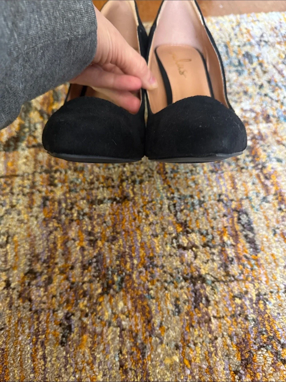 New Lulus black suede scalloped pumps